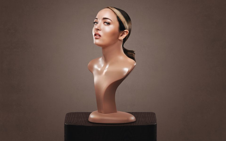 Fern Brady as a mannequin head on a plinth