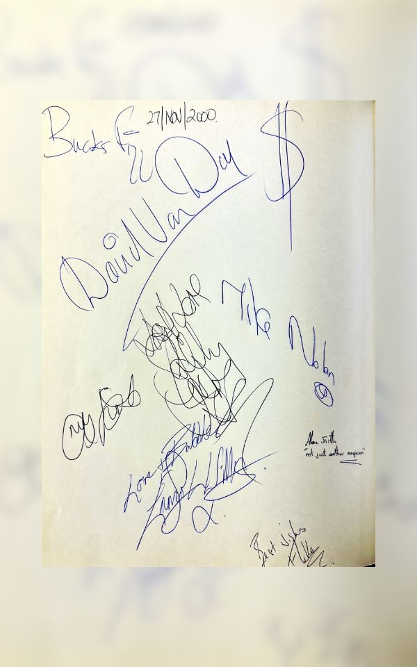 A page with the signatures of Bucks Fizz. The signatures are from 27 November 2000.